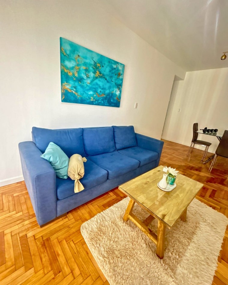 Venta de departamento dos ambientes con dependencia al frente y balcon. 