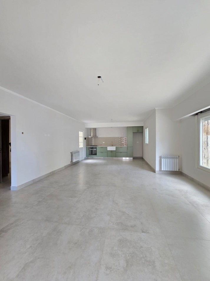 Chalet de estilo Mar del Plata reciclado a nuevo - Barrio San Jose