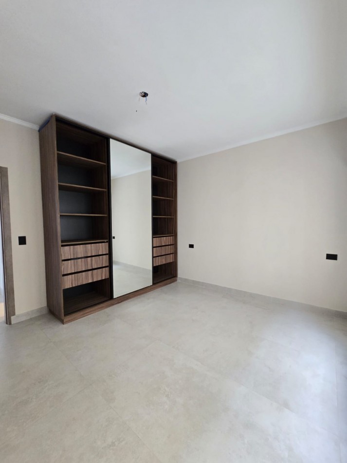 Chalet de estilo Mar del Plata reciclado a nuevo - Barrio San Jose