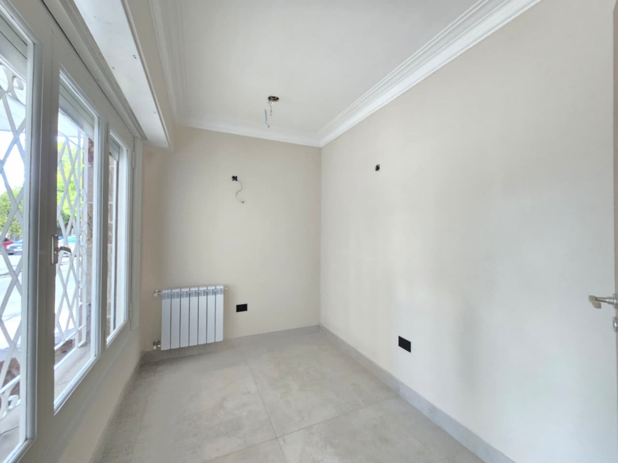 Chalet de estilo Mar del Plata reciclado a nuevo - Barrio San Jose