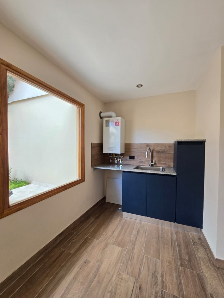 Chalet de estilo Mar del Plata reciclado a nuevo - Barrio San Jose