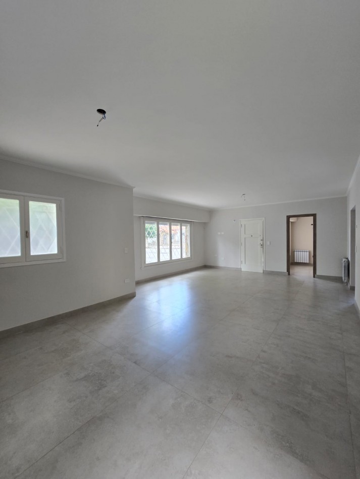 Chalet de estilo Mar del Plata reciclado a nuevo - Barrio San Jose