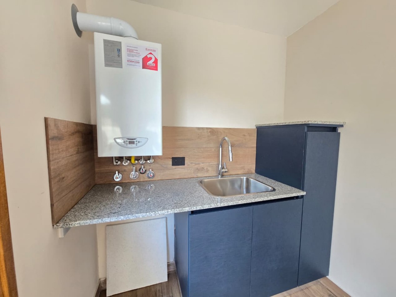 Chalet de estilo Mar del Plata reciclado a nuevo - Barrio San Jose