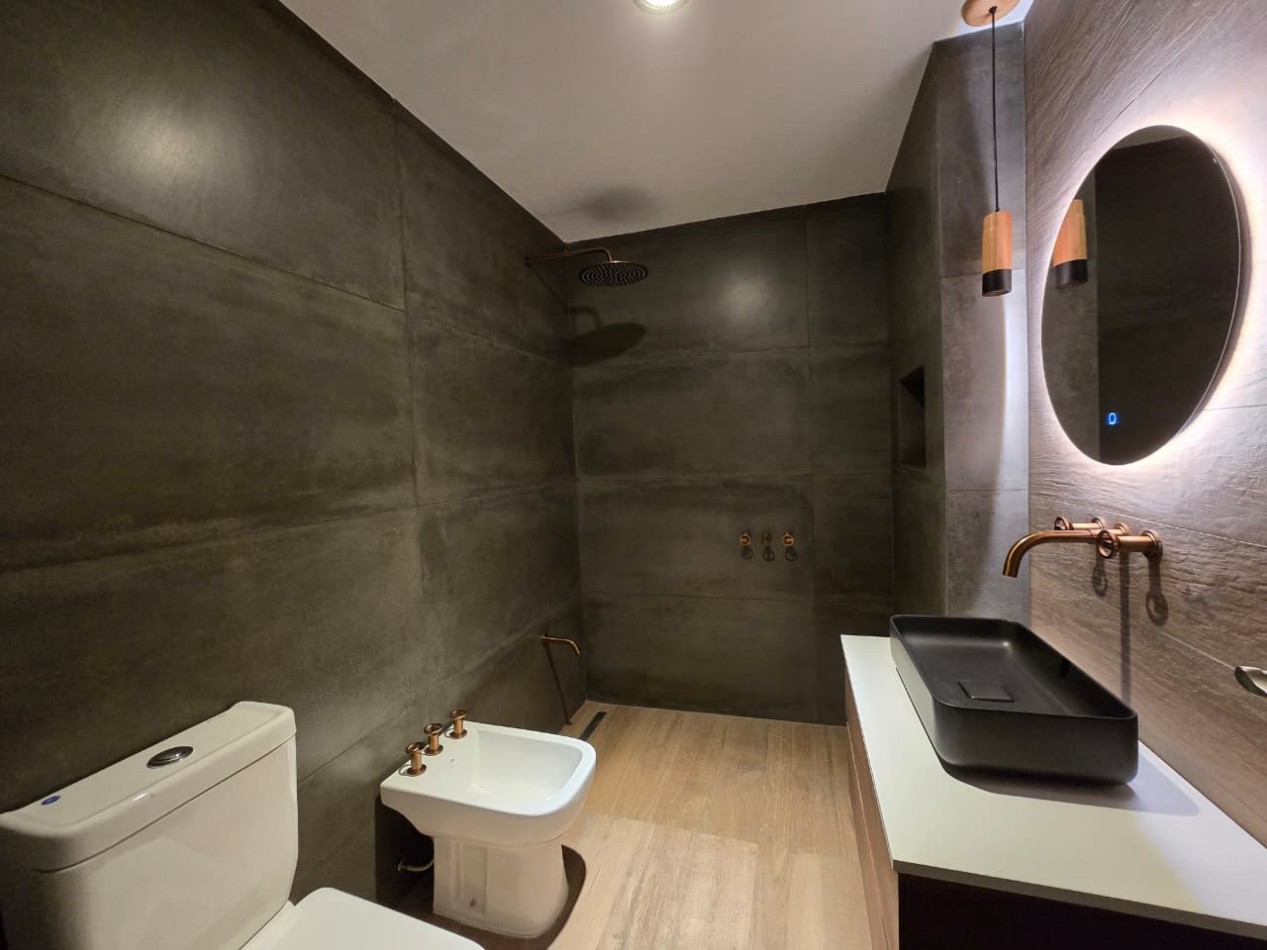 Chalet de estilo Mar del Plata reciclado a nuevo - Barrio San Jose