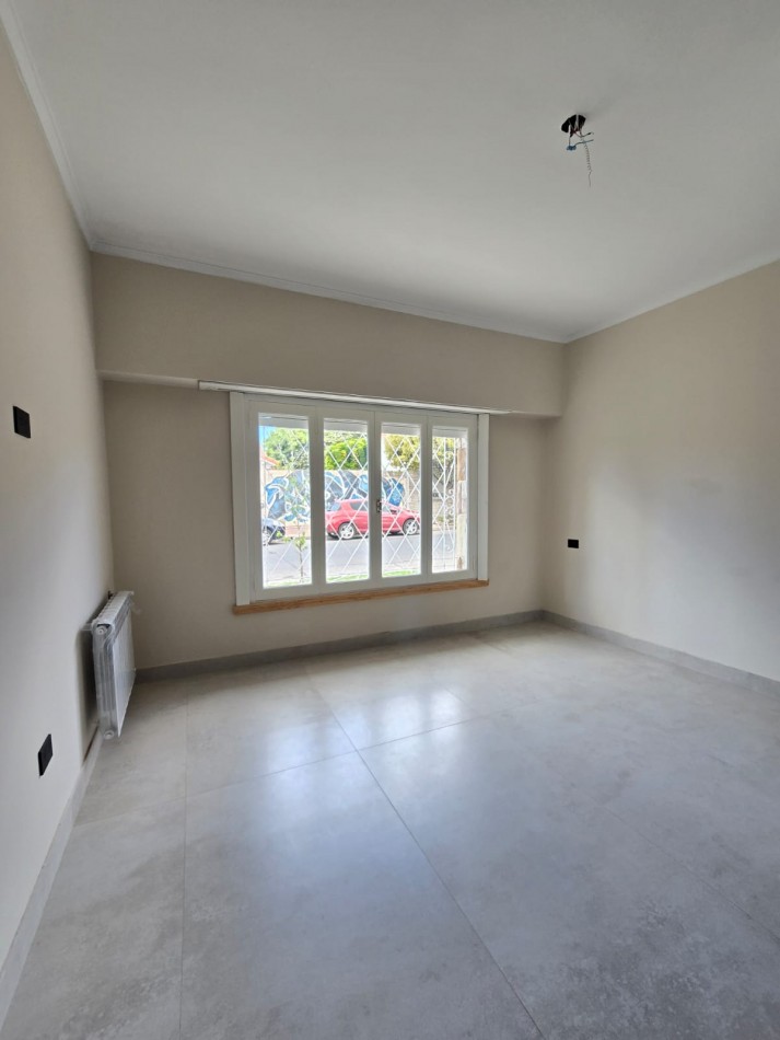 Chalet de estilo Mar del Plata reciclado a nuevo - Barrio San Jose