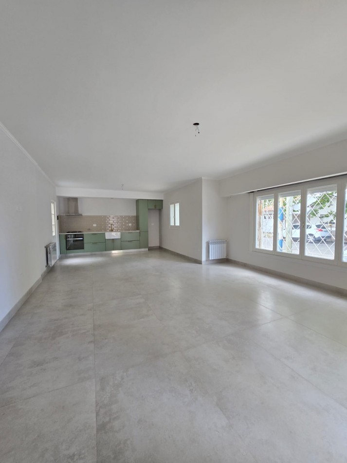 Chalet de estilo Mar del Plata reciclado a nuevo - Barrio San Jose