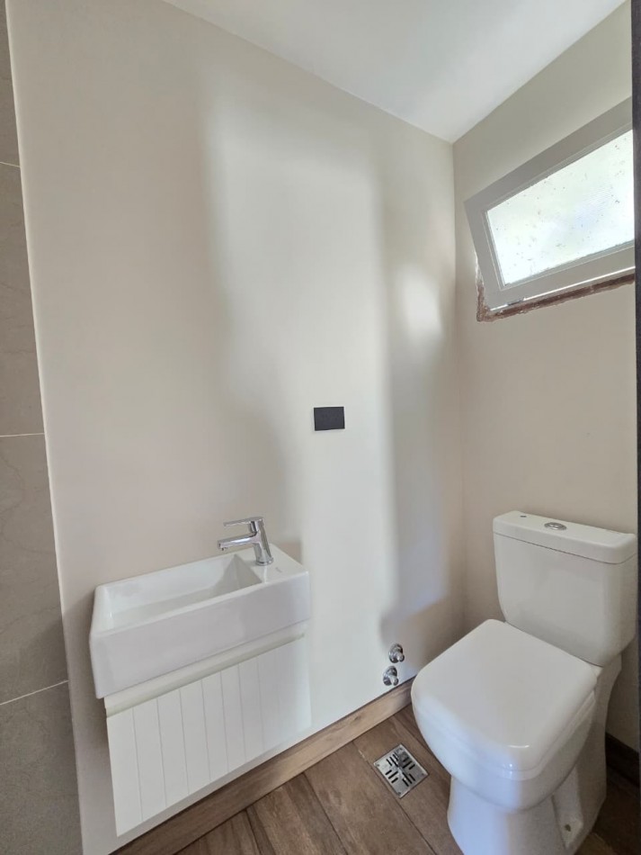 Chalet de estilo Mar del Plata reciclado a nuevo - Barrio San Jose