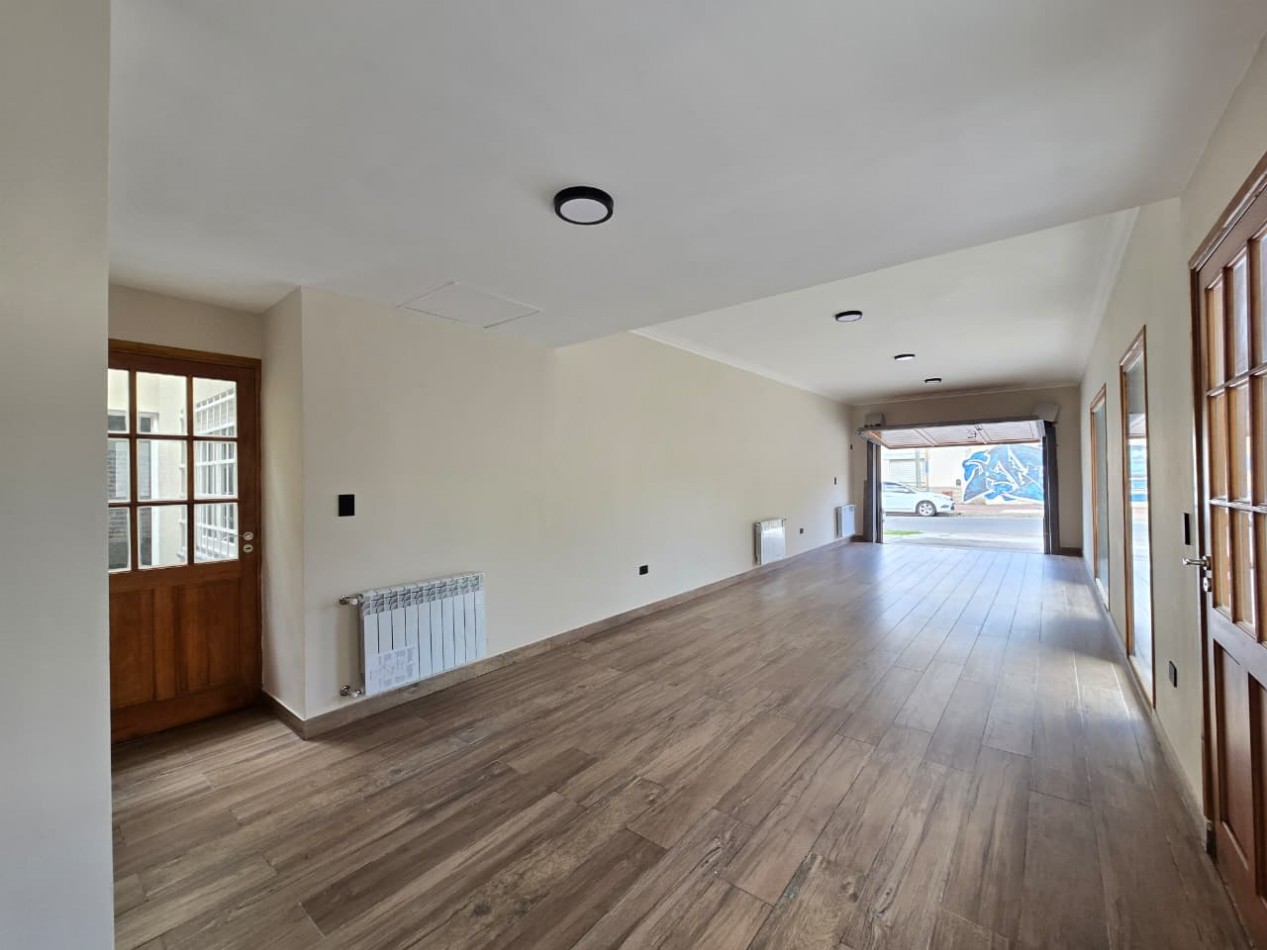 Chalet de estilo Mar del Plata reciclado a nuevo - Barrio San Jose