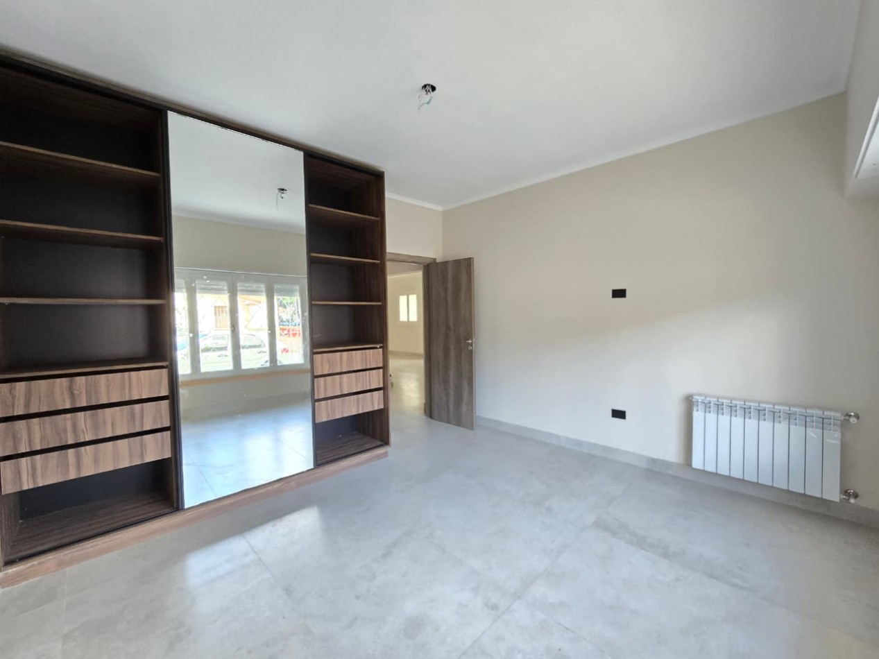 Chalet de estilo Mar del Plata reciclado a nuevo - Barrio San Jose