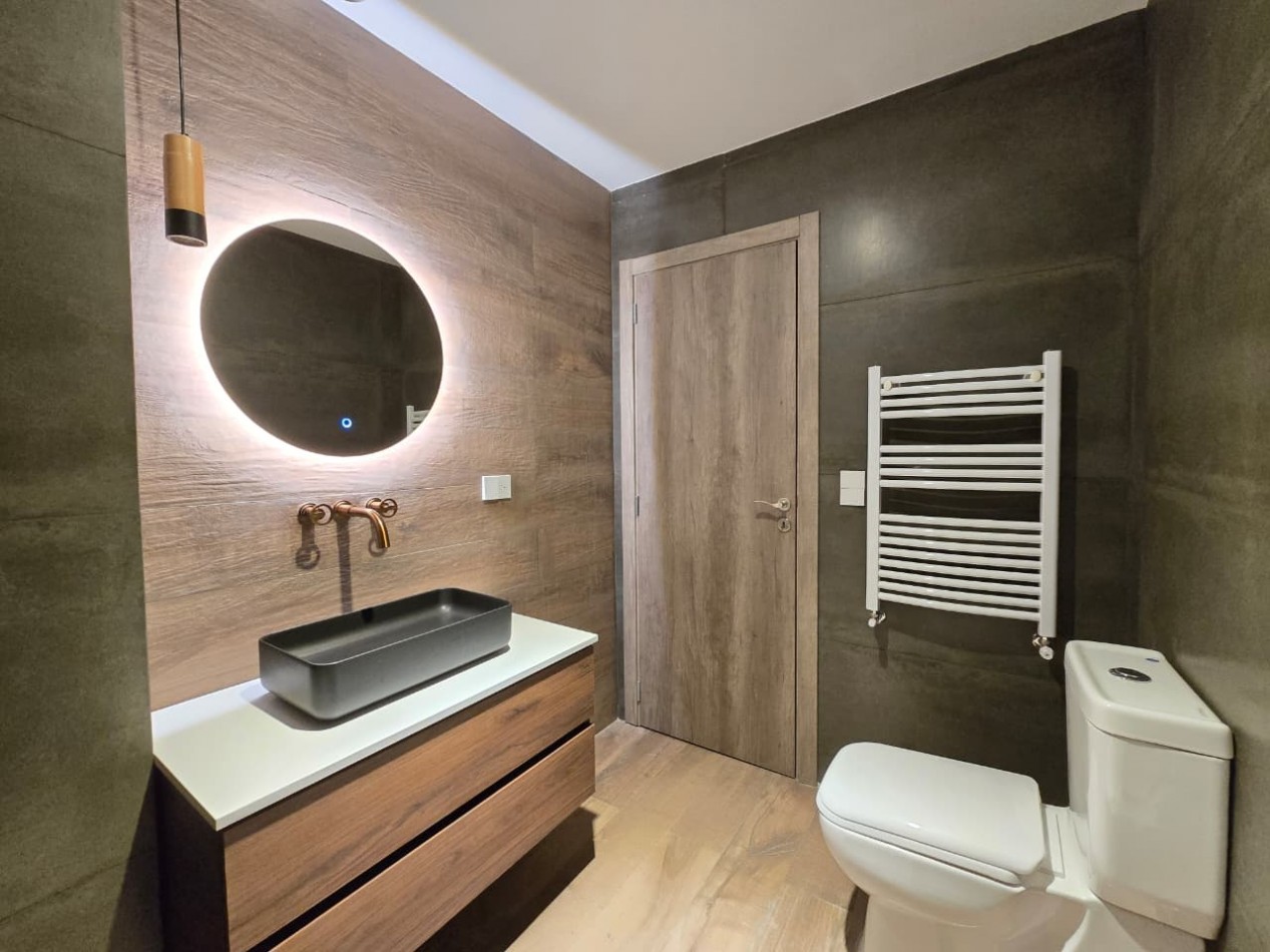 Chalet de estilo Mar del Plata reciclado a nuevo - Barrio San Jose