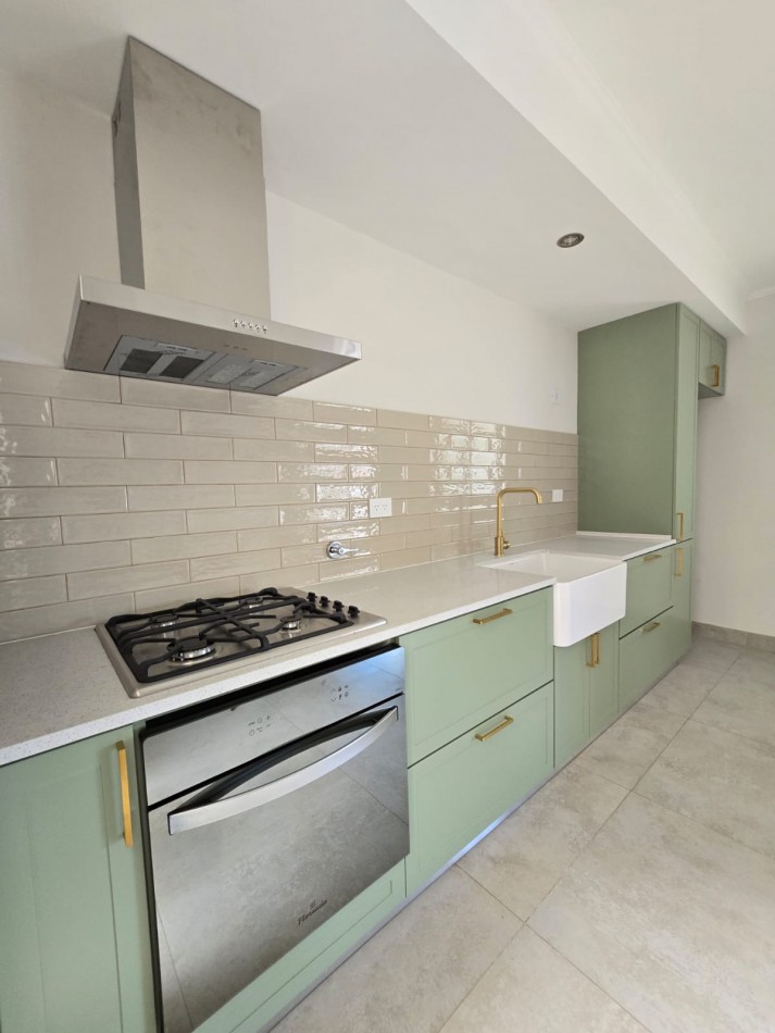 Chalet de estilo Mar del Plata reciclado a nuevo - Barrio San Jose
