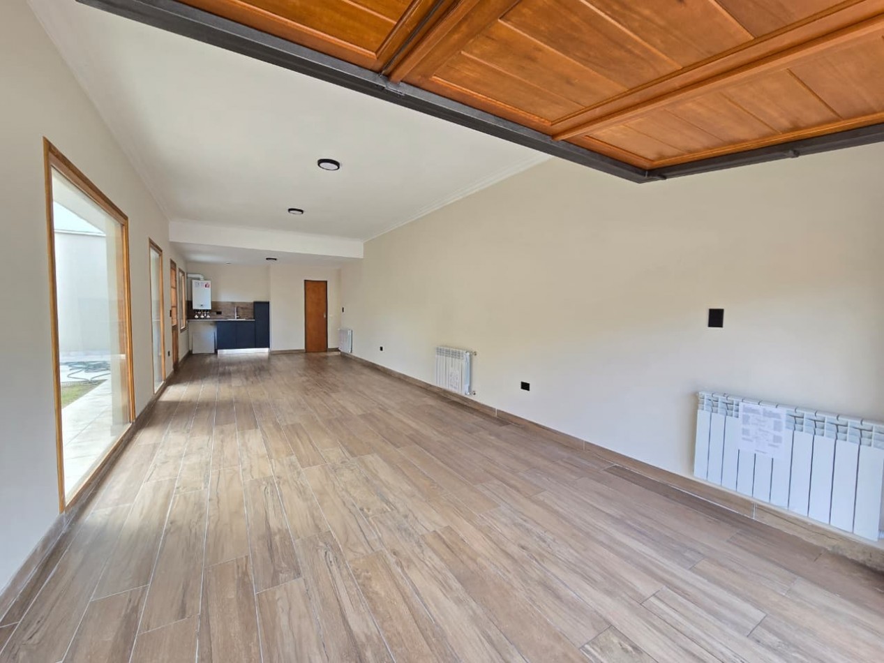 Chalet de estilo Mar del Plata reciclado a nuevo - Barrio San Jose