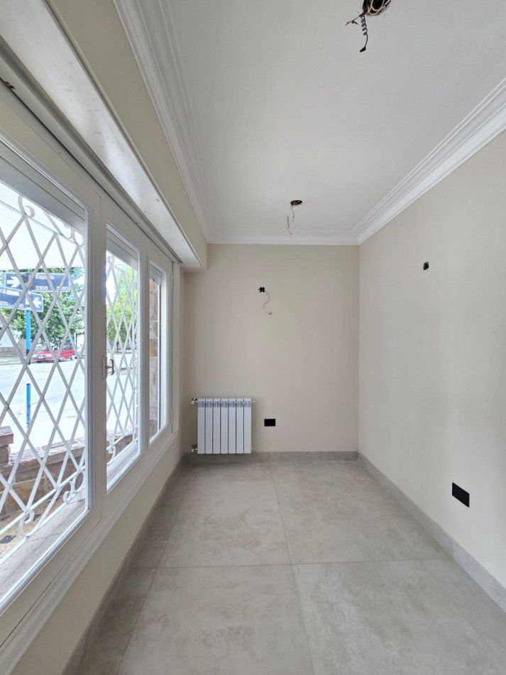 Chalet de estilo Mar del Plata reciclado a nuevo - Barrio San Jose