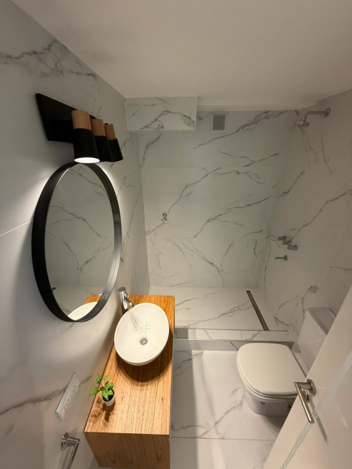 Venta Departamento 4 ambientes reciclado con balcon terraza y cochera frente a Plaza San Martin
