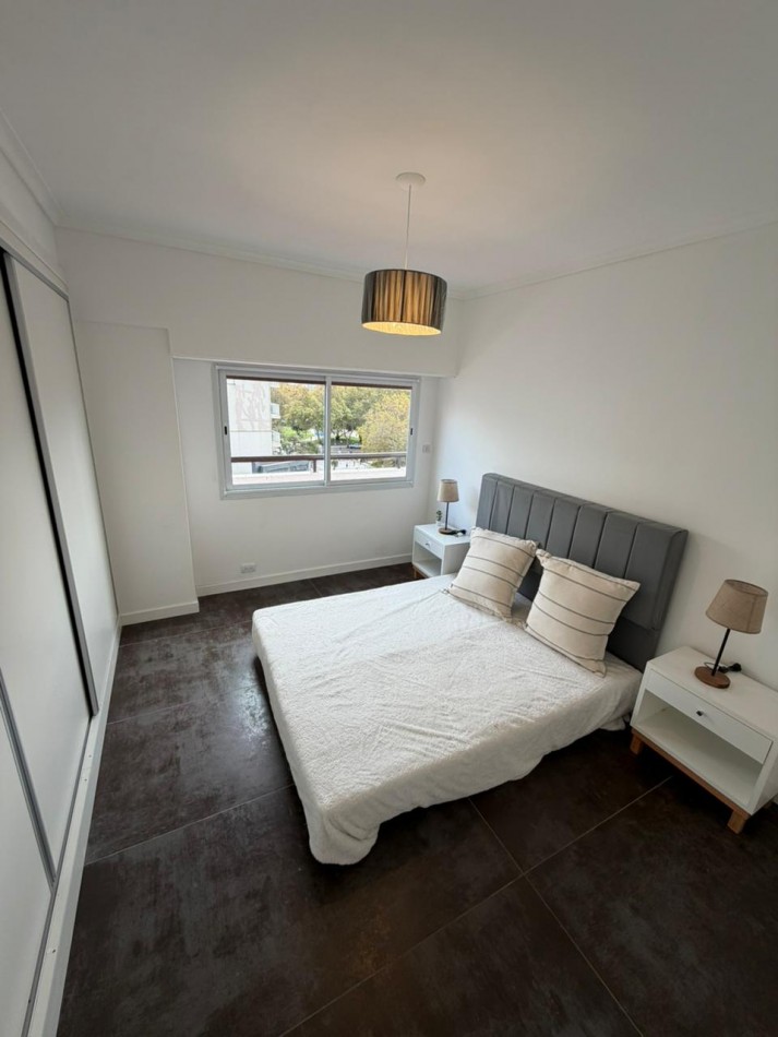 Venta Departamento 4 ambientes reciclado con balcon terraza y cochera frente a Plaza San Martin