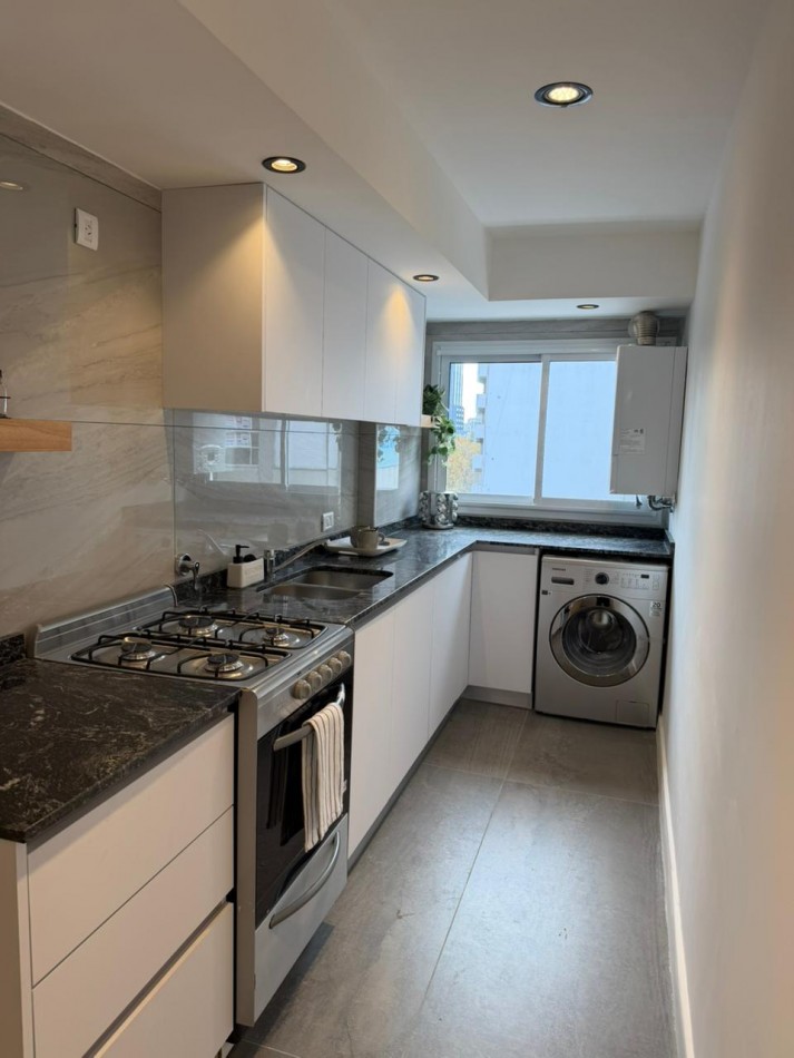 Venta Departamento 4 ambientes reciclado con balcon terraza y cochera frente a Plaza San Martin
