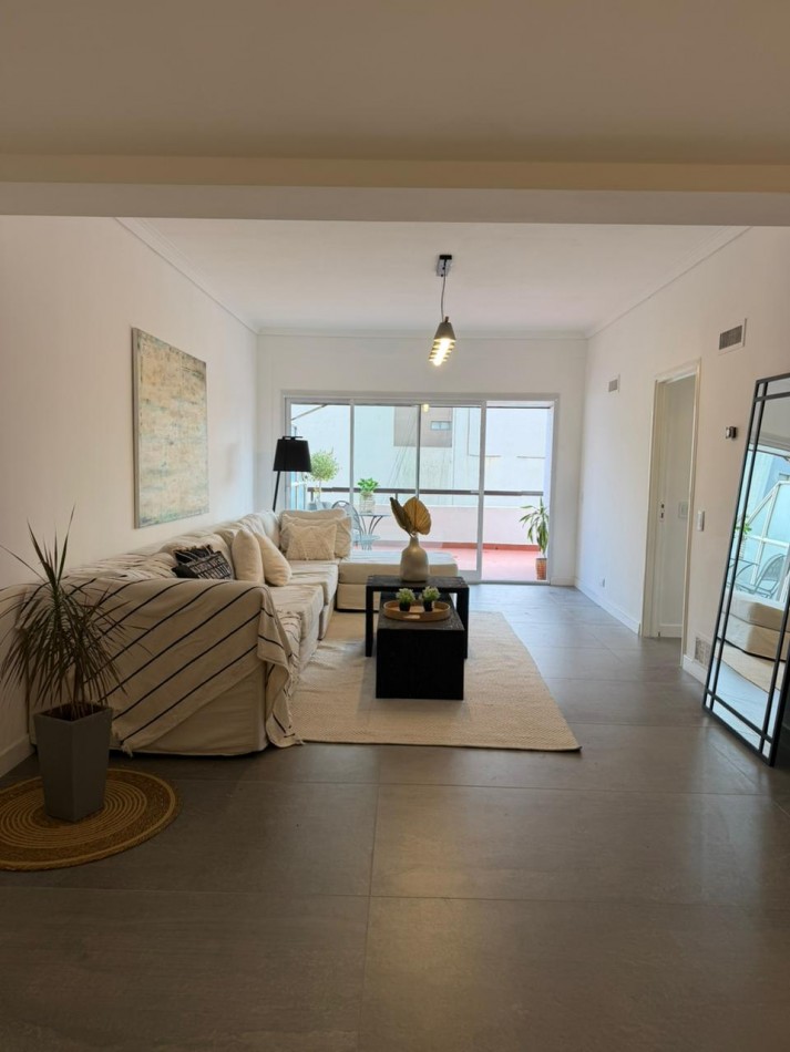 Venta Departamento 4 ambientes reciclado con balcon terraza y cochera frente a Plaza San Martin