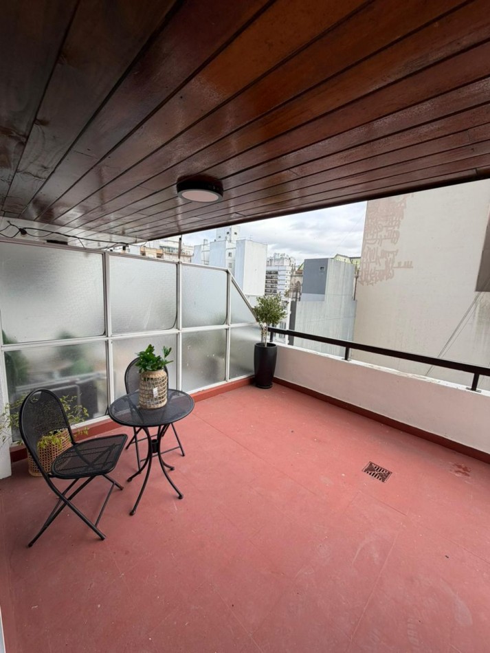 Venta Departamento 4 ambientes reciclado con balcon terraza y cochera frente a Plaza San Martin