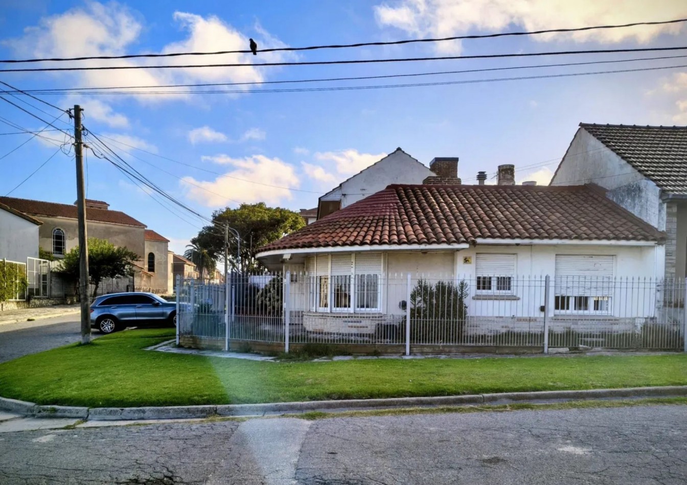 Venta de casa 4 ambientes, vista al mar, Punta Mogotes