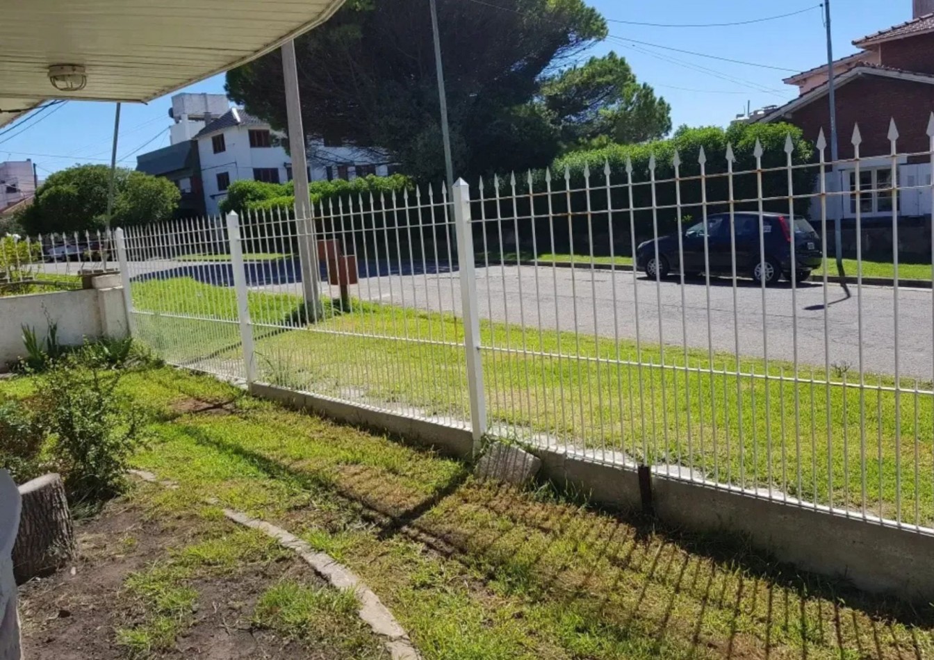 Venta de casa 4 ambientes, vista al mar, Punta Mogotes