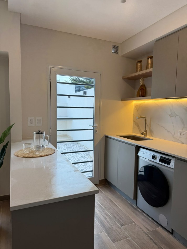 Venta Duplex 4 ambientes con cochera en Parque Luro - Apto credito