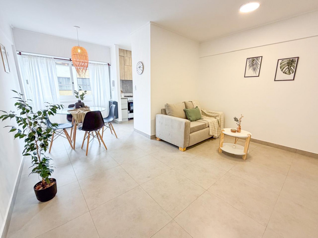 Venta de departamento dos ambientes a la calle, amueblado. Plaza colon 