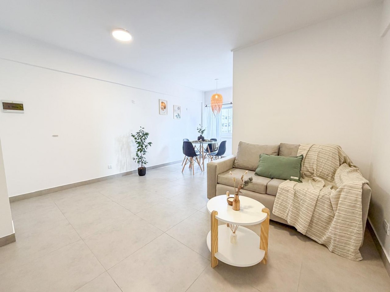 Venta de departamento dos ambientes a la calle, amueblado. Plaza colon 