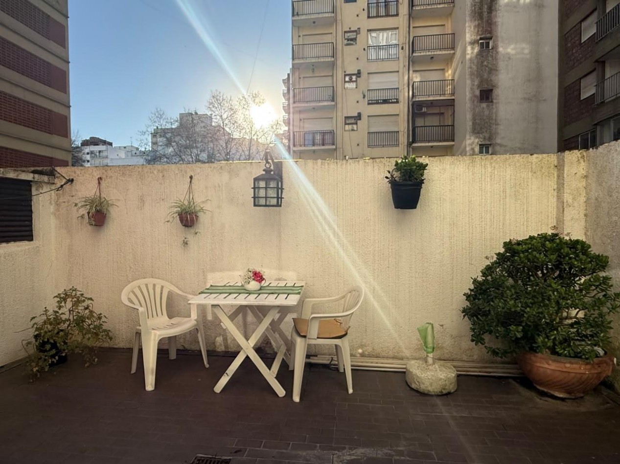 Venta de departamento 3 ambientes con dos patios- 