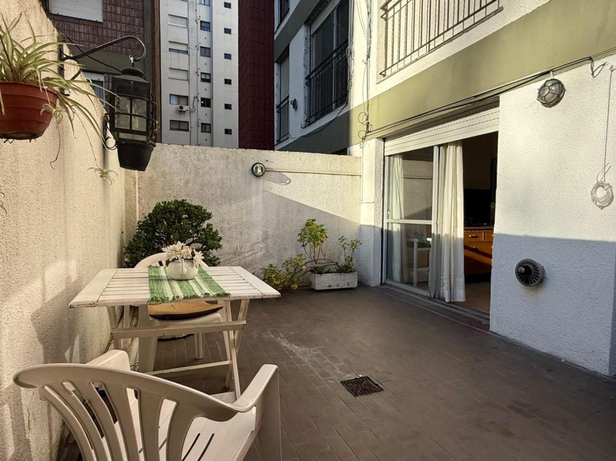 Venta de departamento 3 ambientes con dos patios- 