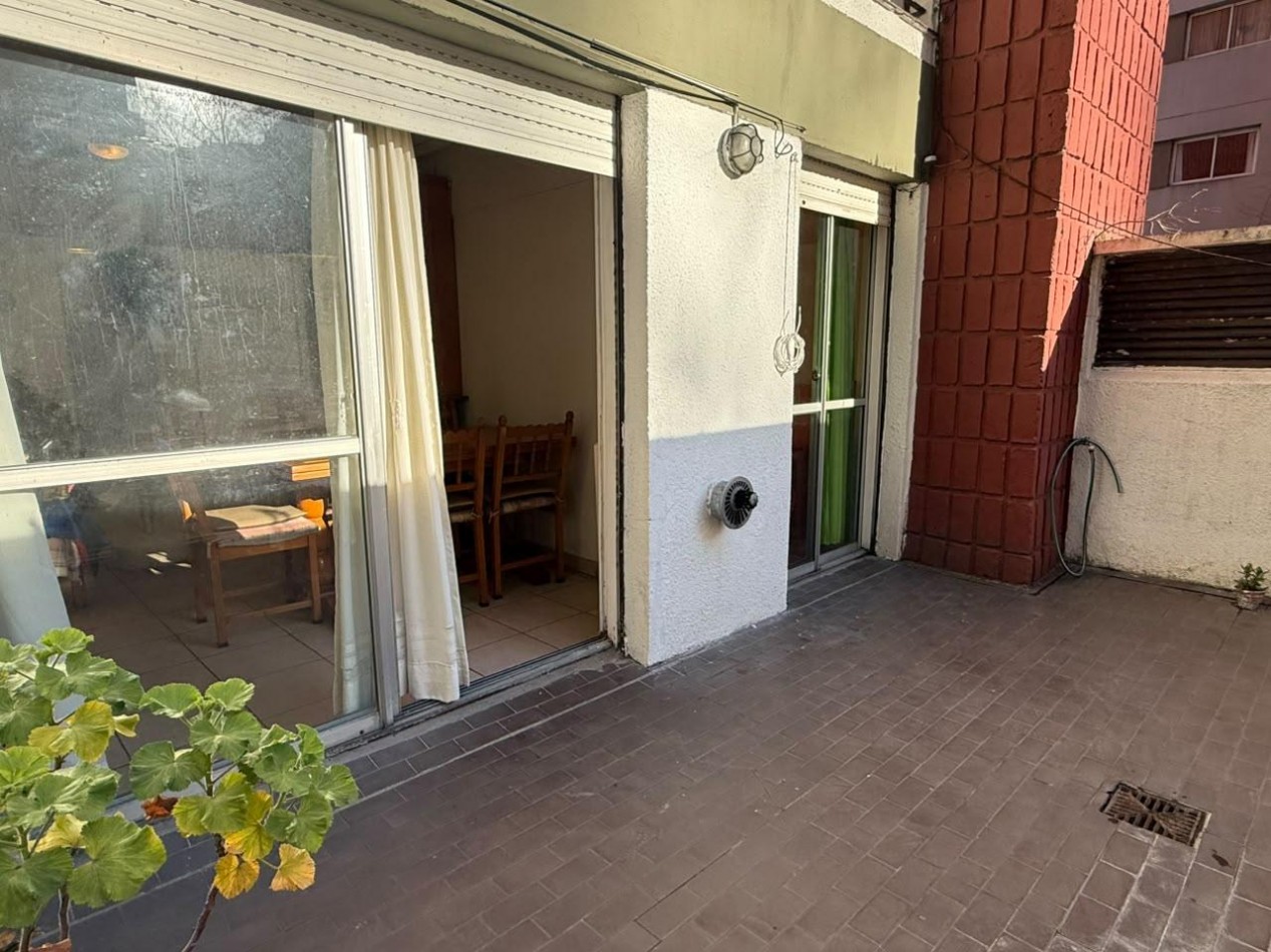 Venta de departamento 3 ambientes con dos patios- 