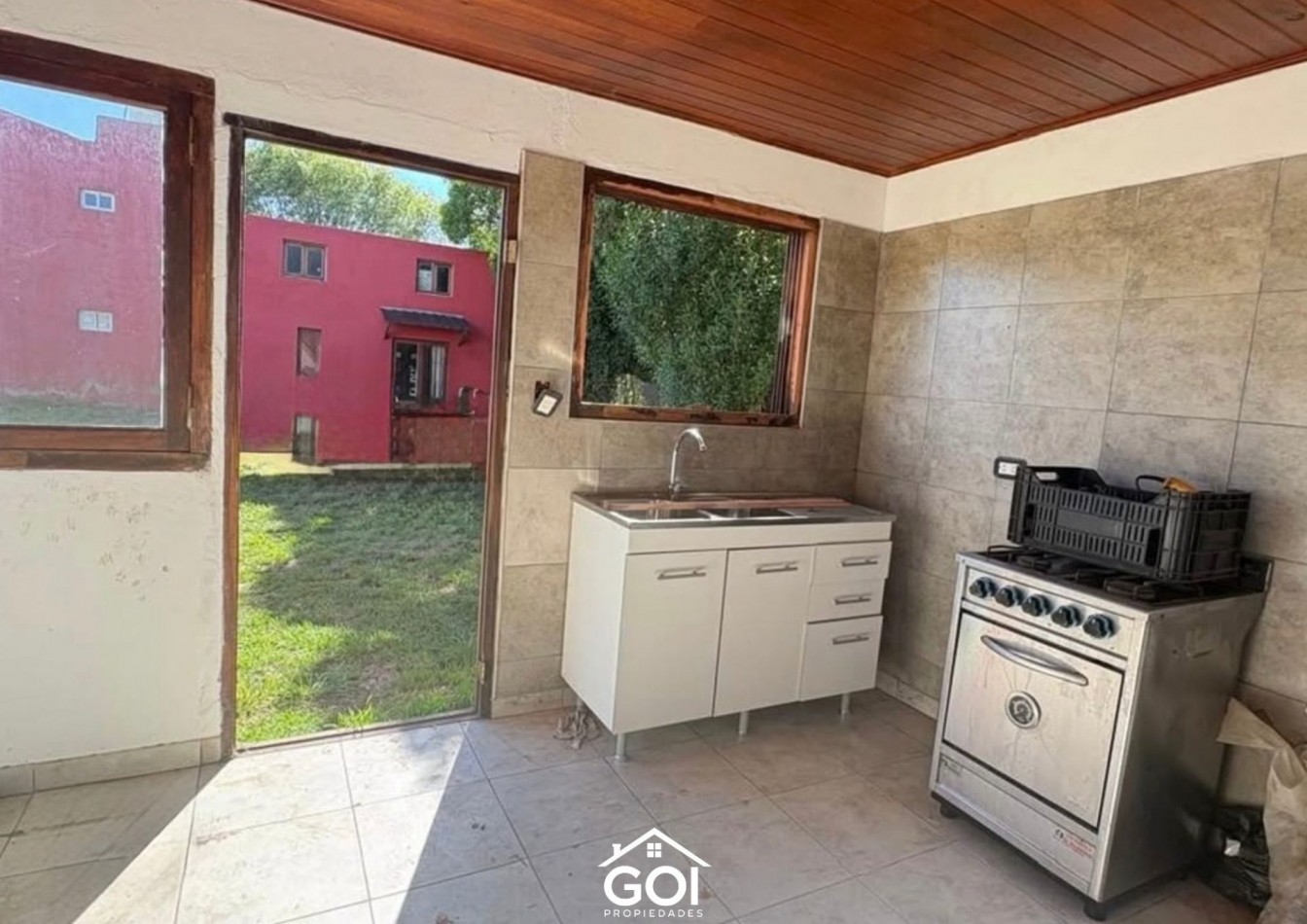 Venta de casa 4 ambientes con gran parque y vista al mar- Santa clara del Mar