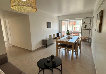  Venta de departamento 3 ambientes a la calle con balcon saliente corrido y cubierto. Con cochera fija n8 y baulera.