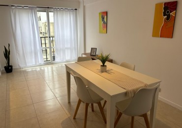 Venta 2 ambientes con dependencias de servicio , a la calle ,balcon frances y vista lateral al mar