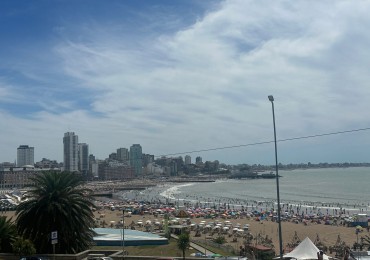 Venta de departamento 3 ambientes a la calle con cochera fija Gran Balcon terraza. Vista frontal al mar