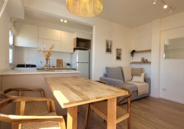 Venta de departamento de 2 Ambientes totalmente reciclado al lateral abierto, con ESPACIO DE COCHERA