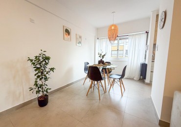 Venta de departamento dos ambientes a la calle, amueblado. Plaza colon 
