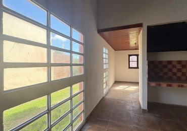 Venta de casa 4 ambientes con gran parque y vista al mar- Santa clara del Mar